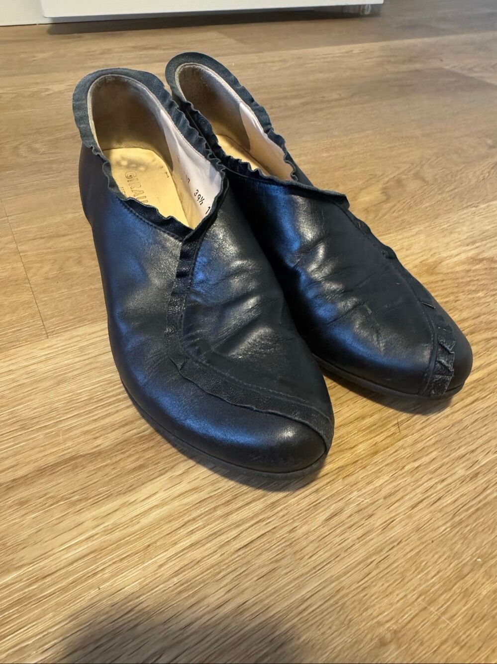 Giraudon New York Black Leather Ruffle Slip-On Shoes EU 39.5 Portugal